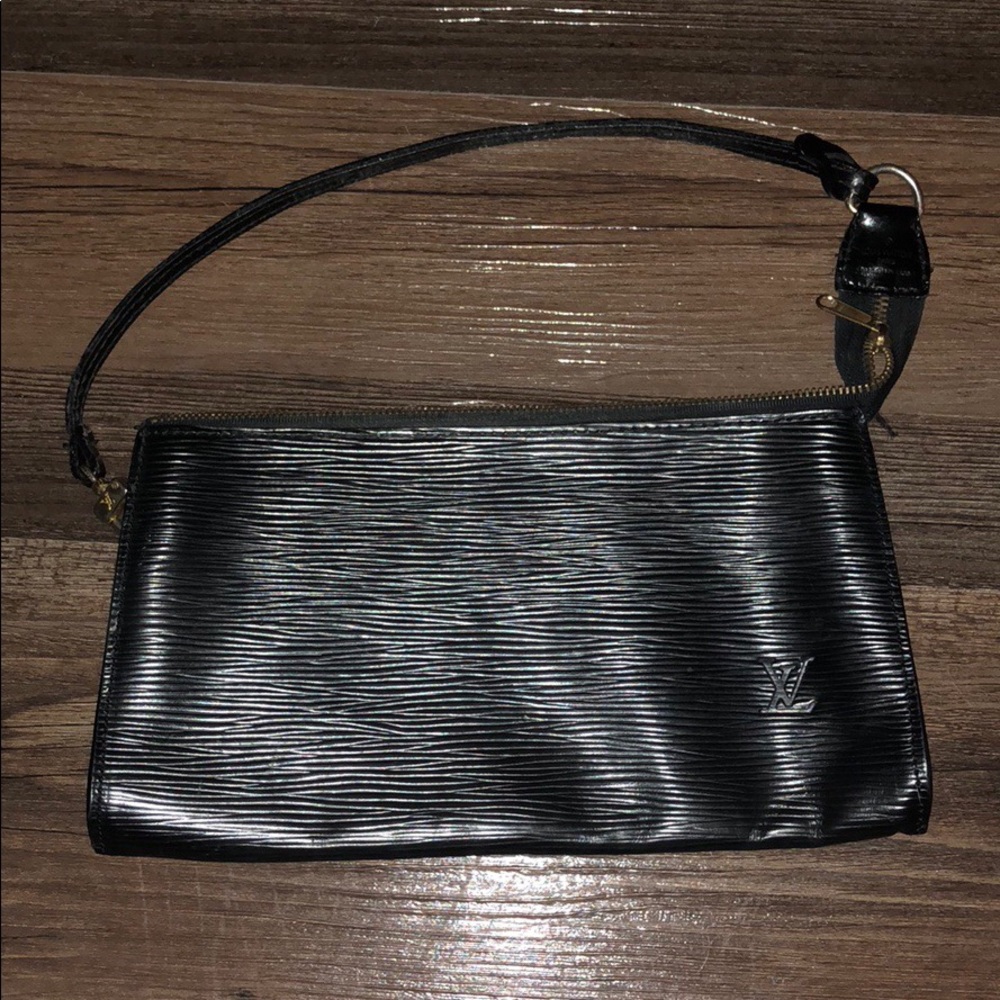 Black Louis Vuitton Epi Pochette